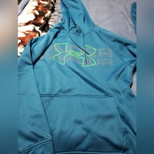 Mens medium teal under armour hoodie.